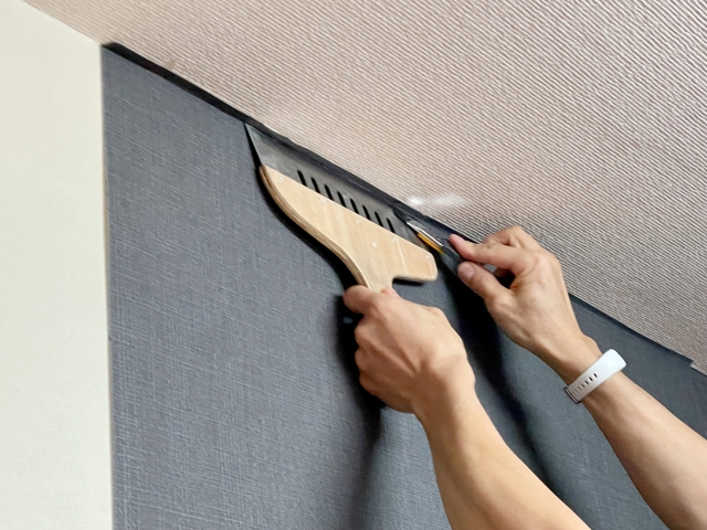 壁紙の張替え作業