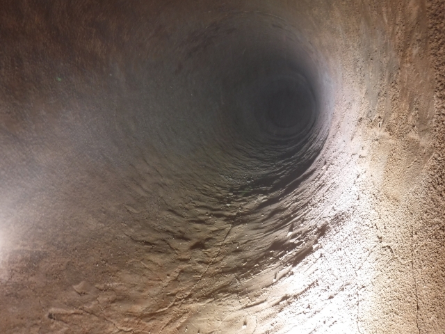 汚れがたまったダクト内部