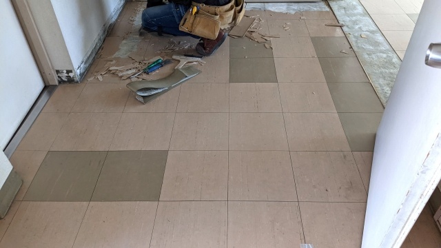 フロアタイルへの変更