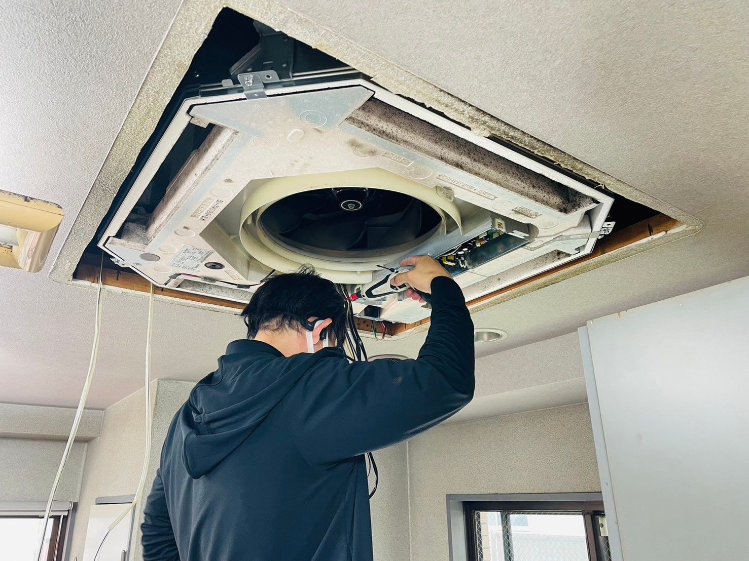 天カセエアコン清掃作業
